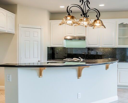 5th image of 15701 Willow Glen Dr