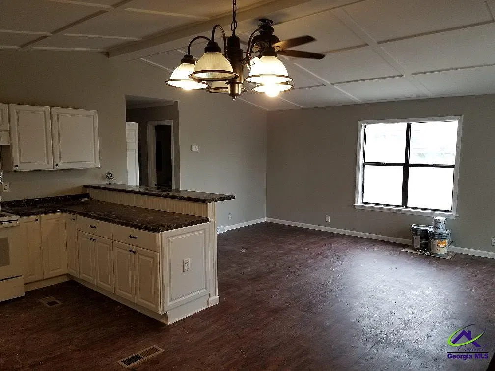 2 bed, 1.0 bath, 960 sqft, $1,150 — Photo 3