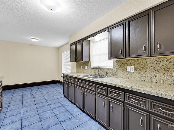 4th image of 2316 Pin Oak Rd