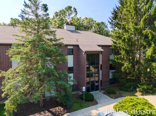3294 Devonwood Hls NE APT E, Grand Rapids, MI 49525
