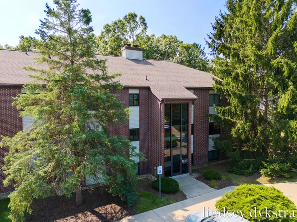 3294 Devonwood Hls NE APT E, Grand Rapids, MI 49525