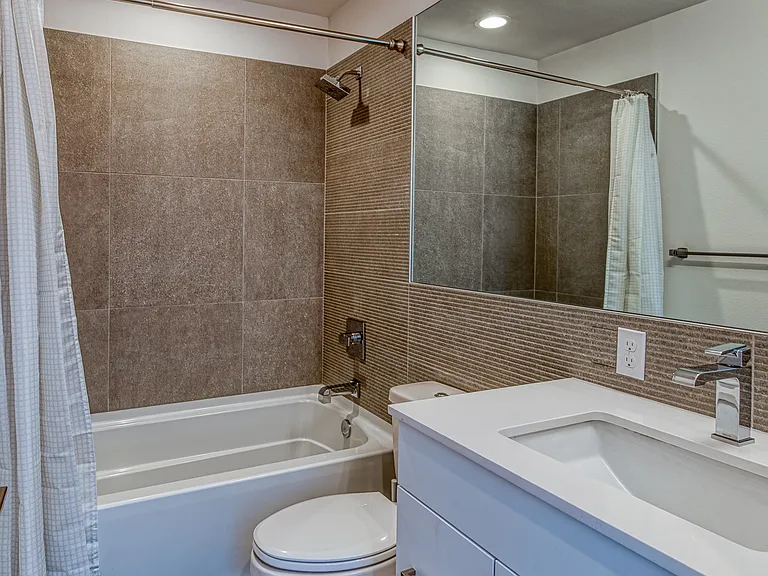 1213 E James Ct — Photo 9