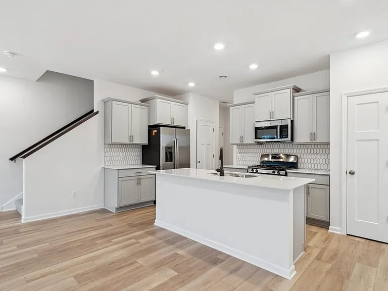 13644 Busch Ln — Photo 3