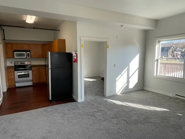 412 W 3rd St APT A, Nescopeck, PA 18635
