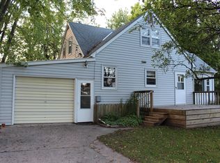 130 N 10th St, Bird Island, MN 55310