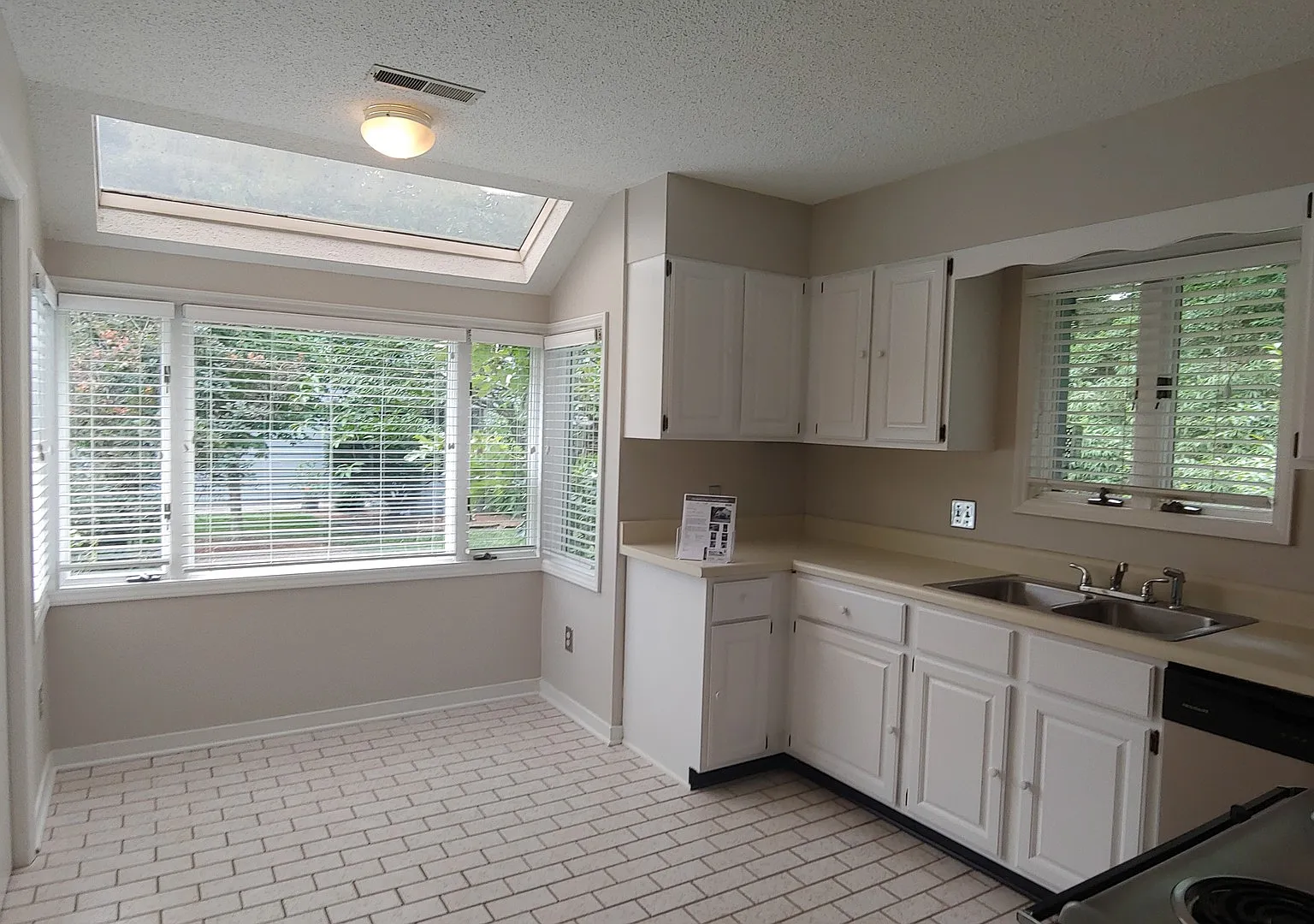 Wonderful 2 bed, 2 bath Townhome! — Photo 3