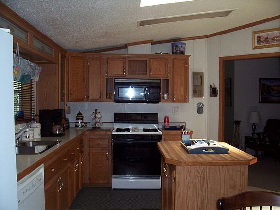 4th image of 12815 Douglas St