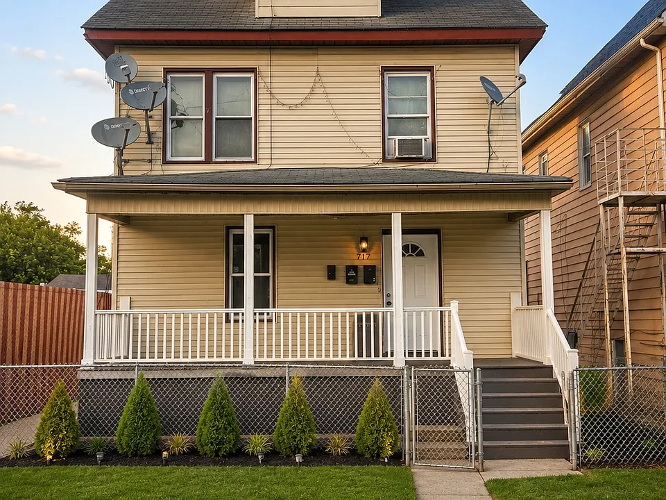 717 Livingston St #1