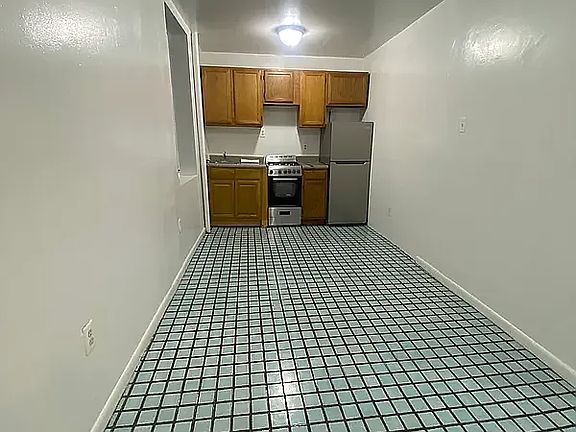 3rd image of 424 W 56th St APT 5