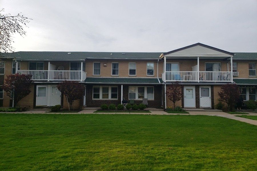 1st image of 53 Artist Lake Dr