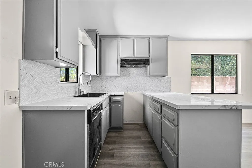 1 bed, 1.5 bath, 850 sqft, $2,550 — Photo 3