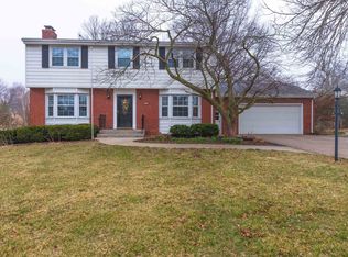 214 Fleetwood Dr, Bloomington, IL