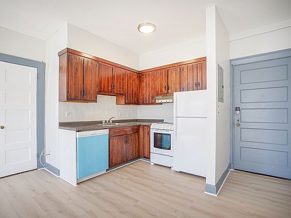 3rd image of 140 Chestnut St APT 516