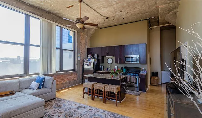 320 E 21st St #610 — Photo 3