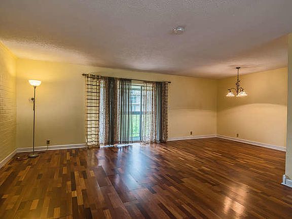 5th image of 459 Canberra Dr