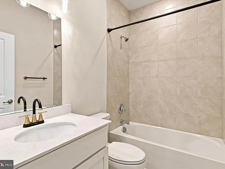 115 King St #A — Photo 11