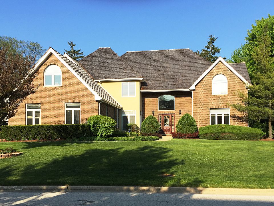 1st image of 9 Brittany Ln