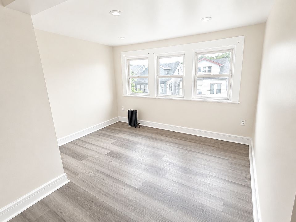 1st image of 180 Columbia Ave #3A