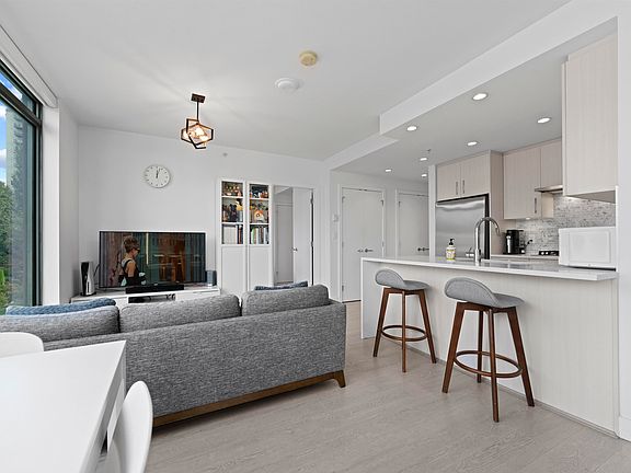 2nd image of 518 Whiting Way #404