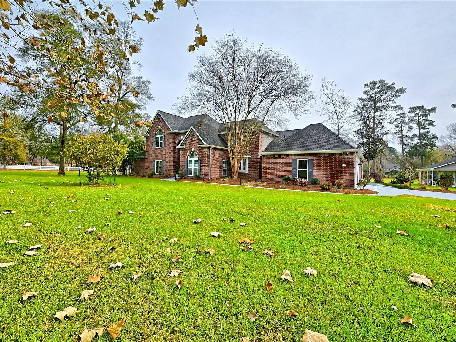 4 bed, 5.0 bath, 4371 sqft, $6,500 — Photo 4