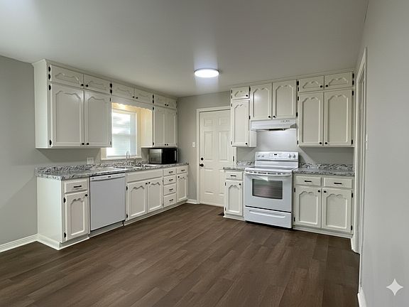 3rd image of 219 Lexington St