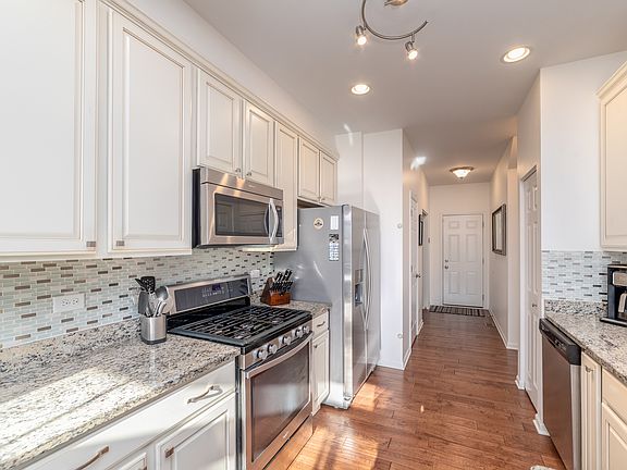 3rd image of 342 Buckingham Ct