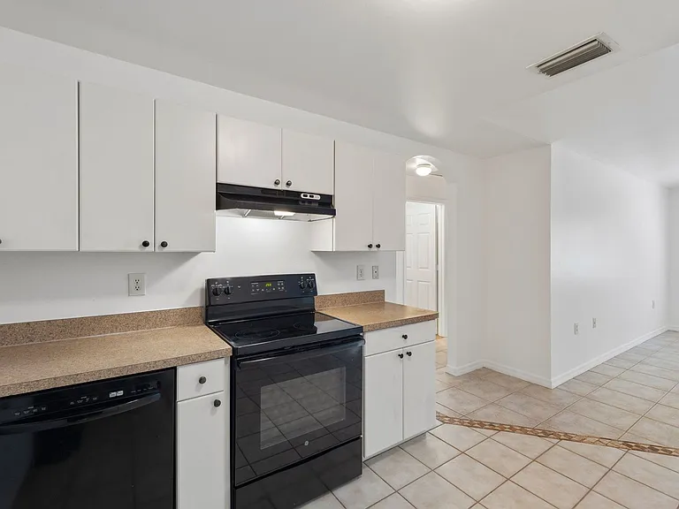 221 Meadow Rd — Photo 8
