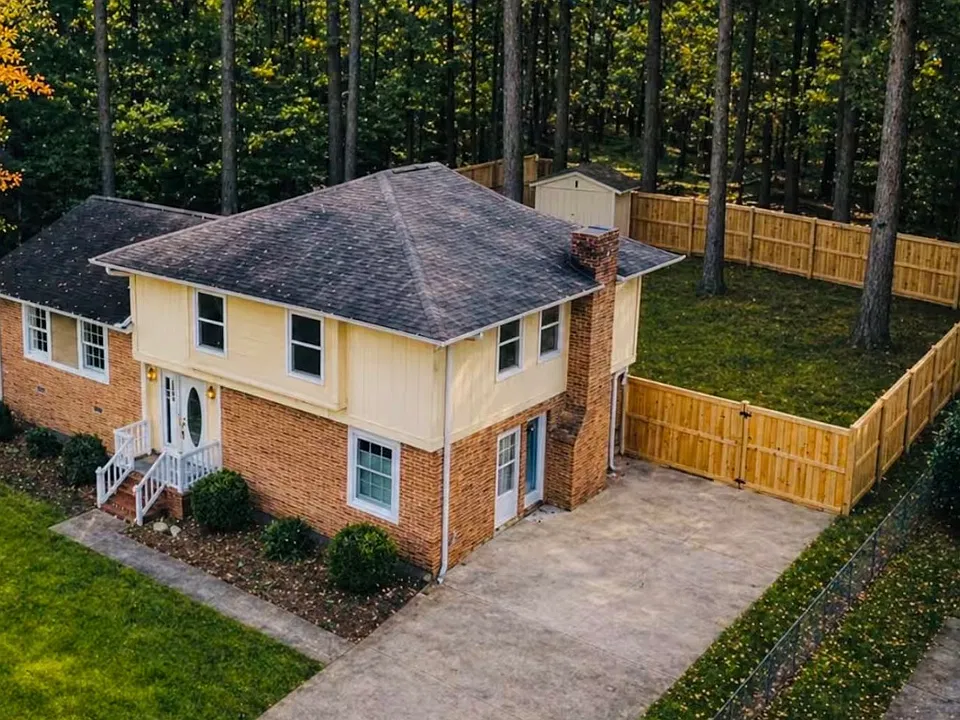 213 Howland Ave