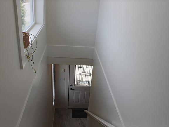 3rd image of 6160 Lakeview Dr