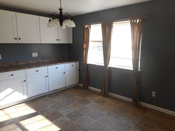 5th image of 269 Hemlock Ln