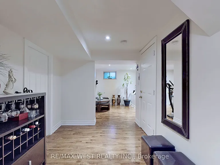 139 Ranee Ave #BASEMENT — Photo 25