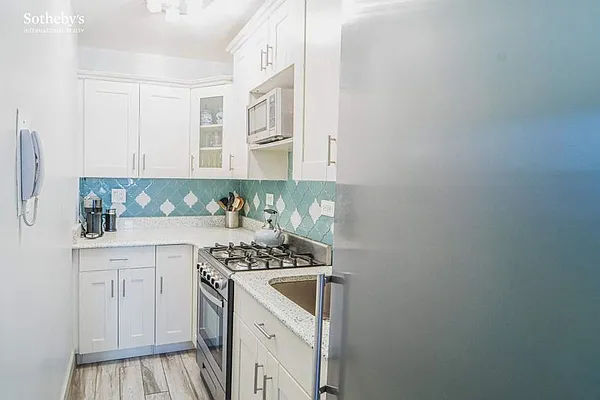Rented by Sotheby's International Realty | media 19