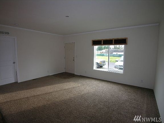 4th image of 2207 109th Street Ct E