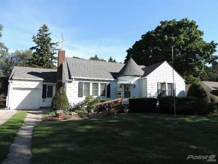2107 Woodlawn Dr photo 1