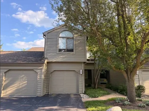 327 Indian Point, Lake Barrington, IL 60010
