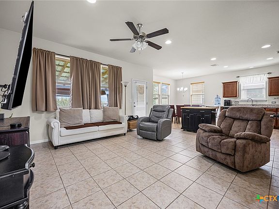 5th image of 250 Twisted Oaks Ln