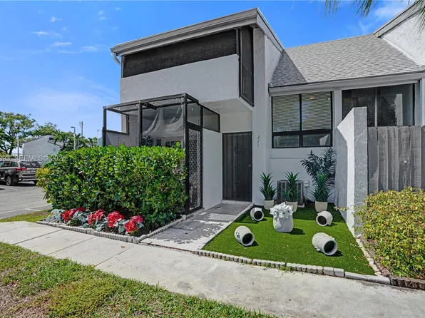 19220 NE 25th Ave APT 271B, Miami, FL 33180