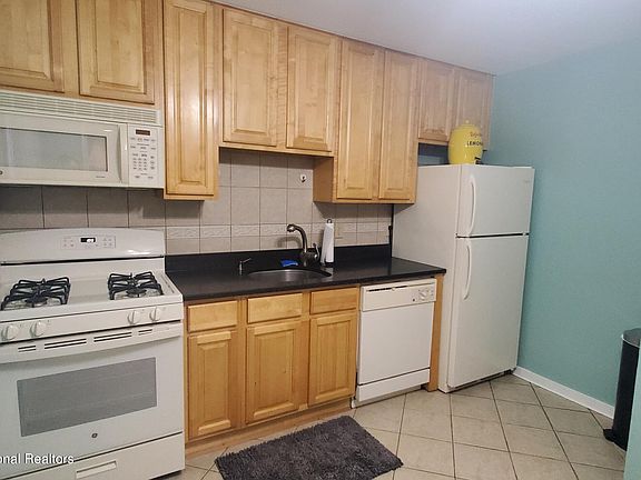 4th image of 364 Westwood Ave APT 18