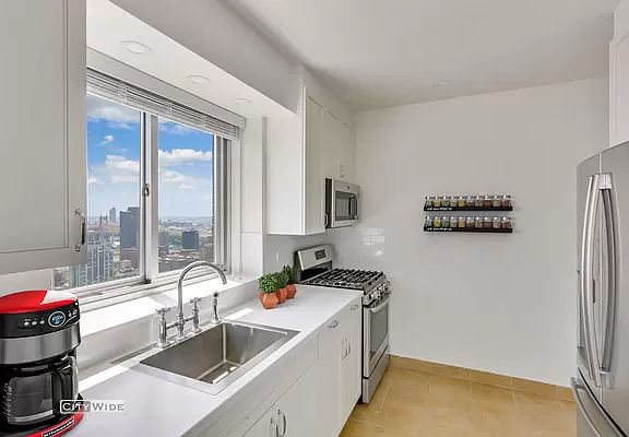 4th image of 254 E 68th St APT 31E