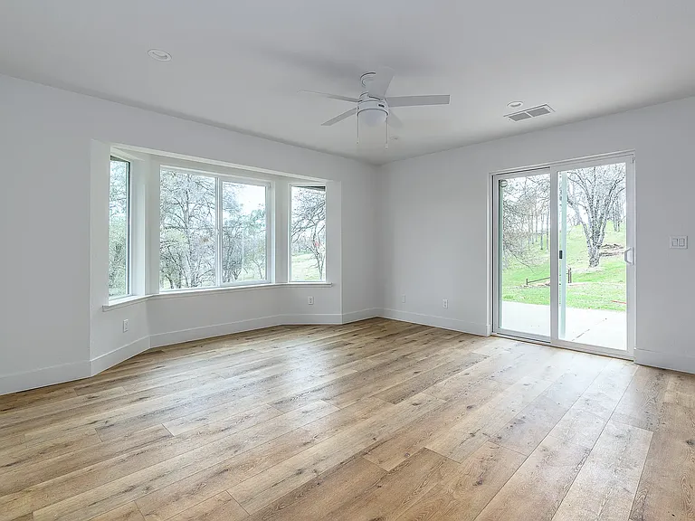 5221 Allred Rd — Photo 12