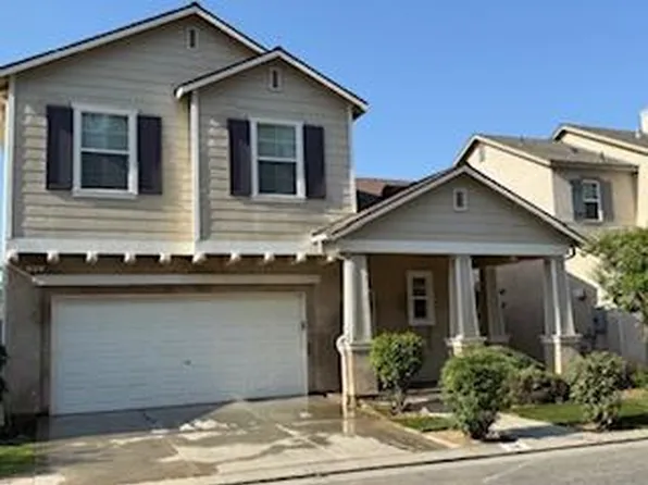 56 W Bohemia Ln, Clovis, CA 93619