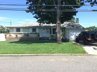 19 David Ln, Ronkonkoma, NY 11779
