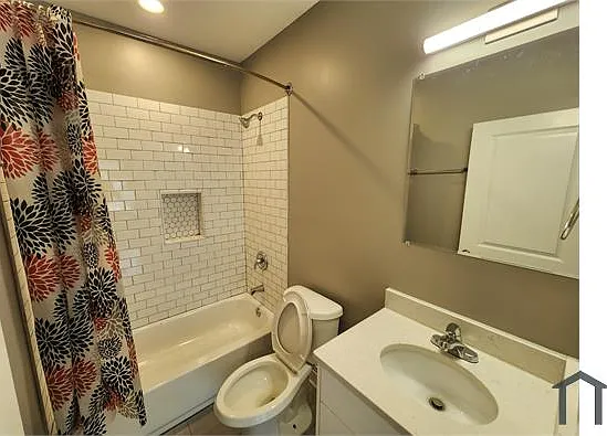 4520 S Drexel Blvd — Photo 2