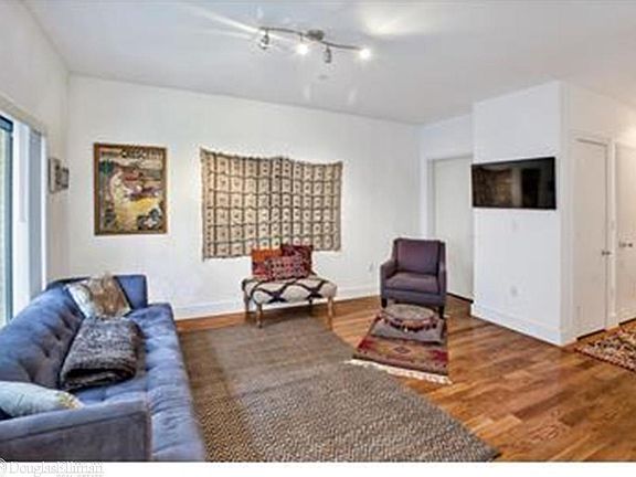 5th image of 221 W 148th St #2B
