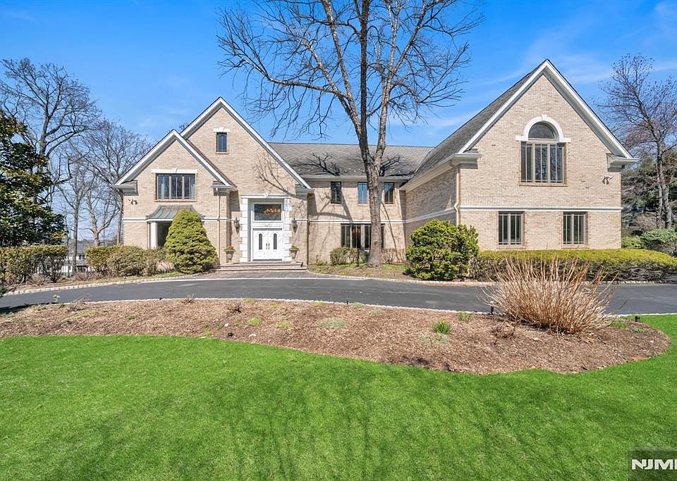 1st image of 837 Apple Ridge Rd