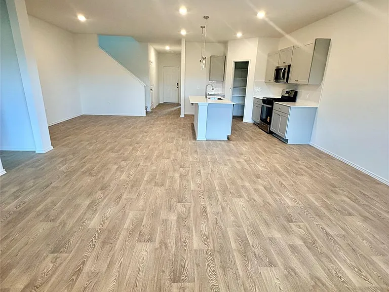 214 Balmorehea St — Photo 11