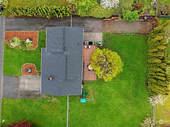Spacious fully fenced yard with room for everyone>