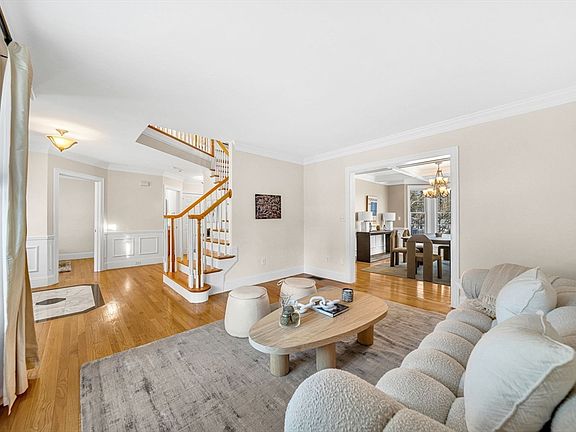 3rd image of 70 Briarwood Cir