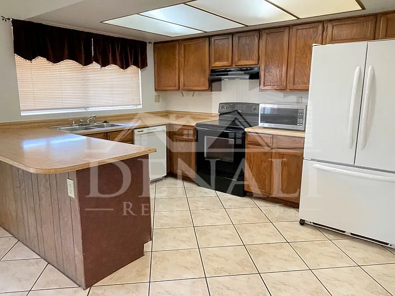4746 W Aster Dr — Photo 6