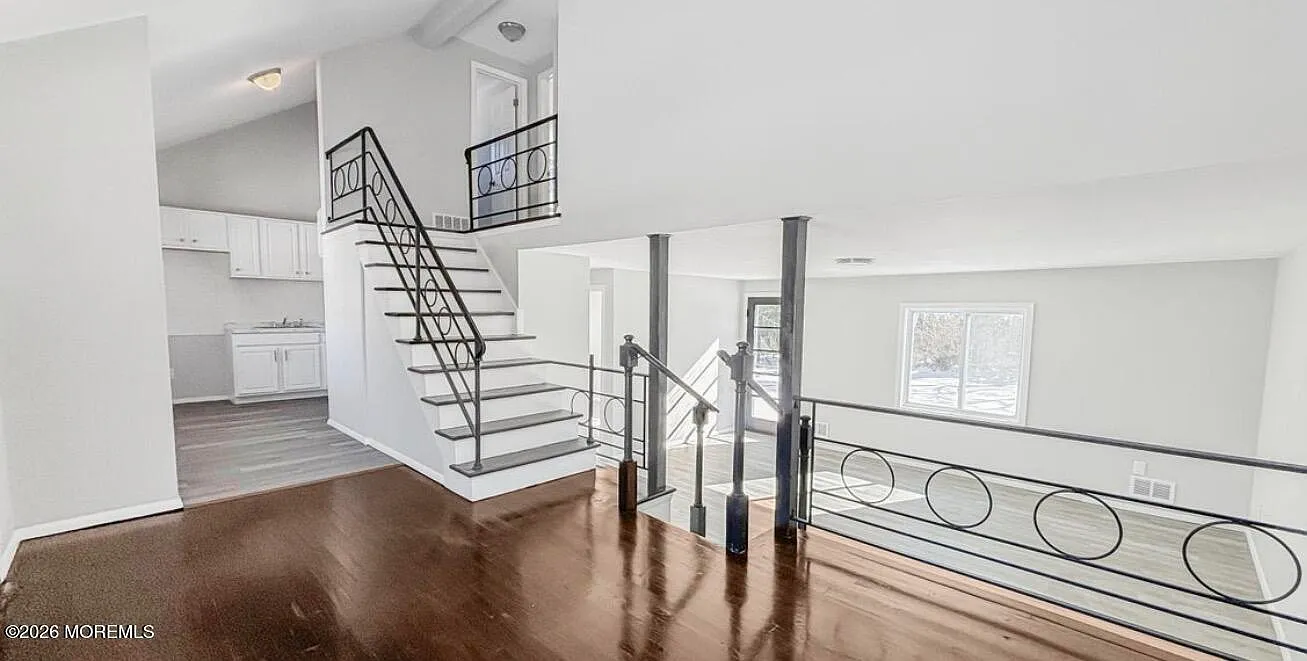 5 bed, 1440 sqft, $3,200 — Photo 3